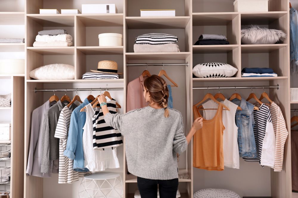 How To Organize Closet - Organized Closet With Shelves