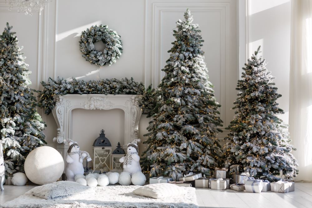 Decorate A Winter Wonderland Christmas Tree - Snow Dusted Trees